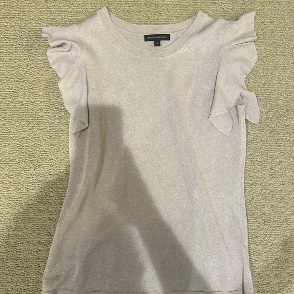 Bundle 3/15 banana republic shimmery pink knit top with flutter sleeves